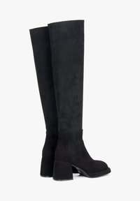 Zwarte suède over-de-knie laarzen met een blokhak en ronde neus. Glad oppervlak met een aansluitend ontwerp en minimale stikselaccenten.