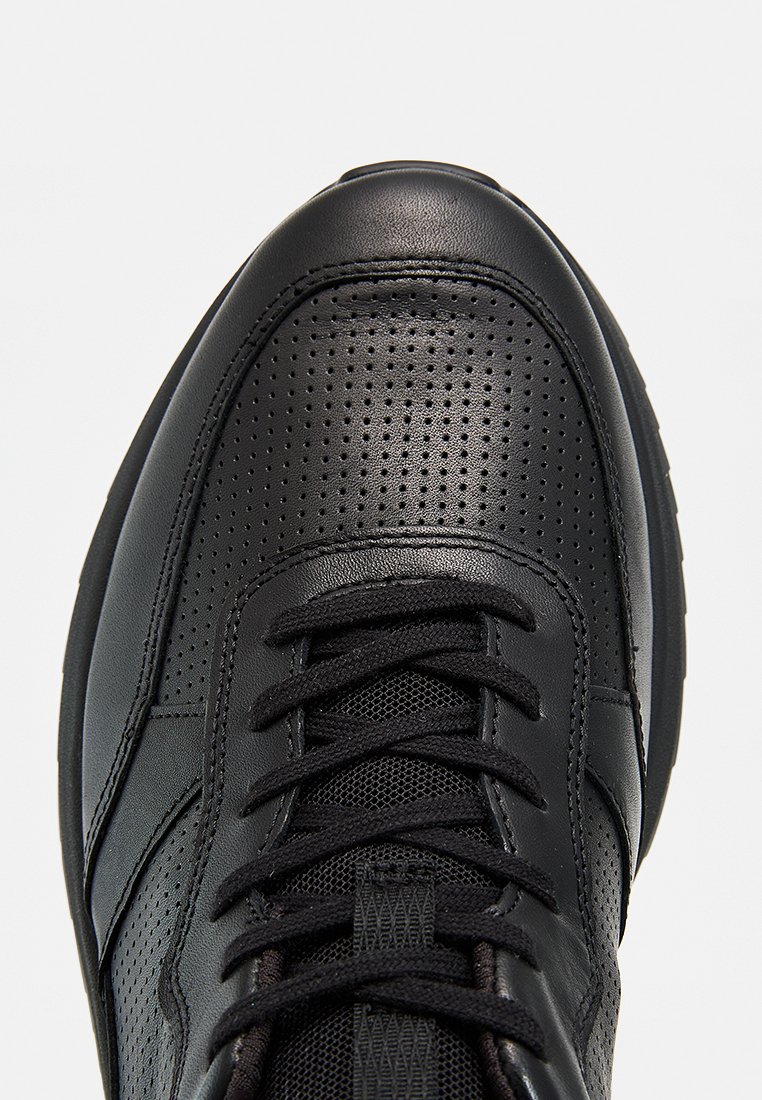 Sneaker low