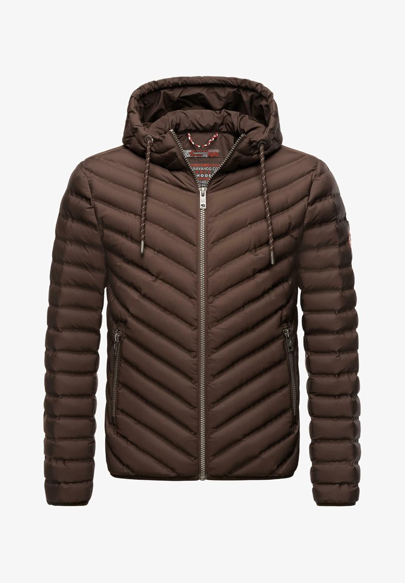 Braune gepolsterte Jacke mit Kapuze im Zickzackmuster, durchgehendem Reißverschluss, zwei seitlichen Reißverschlusstaschen und verstellbaren Kordeln an der Kapuze.