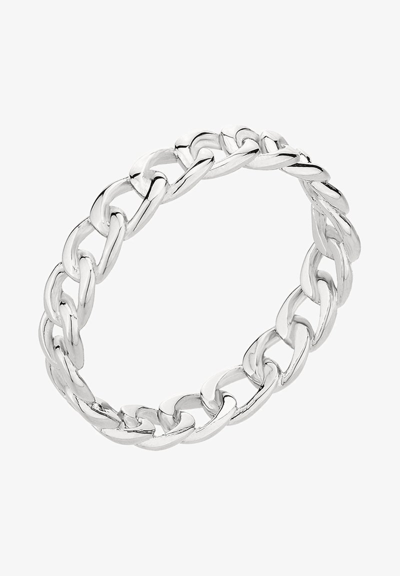 Bracelet chaîne en argent avec de grands maillons brillants et entrelacés formant un design circulaire et sans couture sur fond blanc.