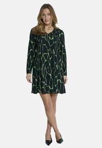 PEPPERCORN PARKER ODETTE SHORT - Dnevna haljina - p foliage green print
