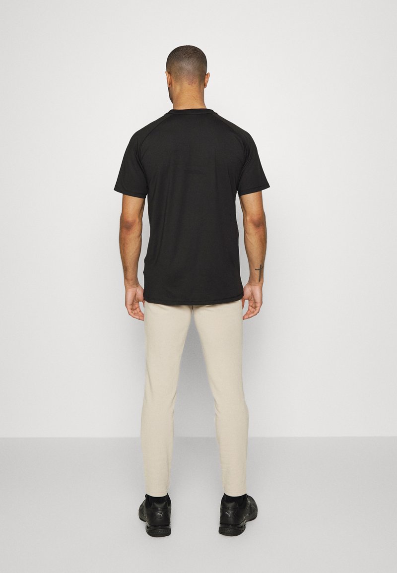 Herren Bälle & Schläger | Puma STUDIO YOGINI LITE TEE Fitness / Yoga black/schwarz - BU73609 Herren Bälle & Schläger | Puma STUDIO YOGINI LITE TEE Fitness / Yoga black/schwarz - BU73609