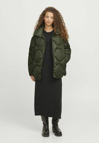 JJXX SHINY QUILTED OTW SN - Wintermantel - grape leaf
