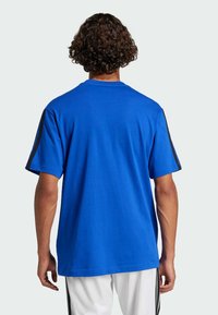 adidas Sportswear T-shirt con stampa - royal blue   black