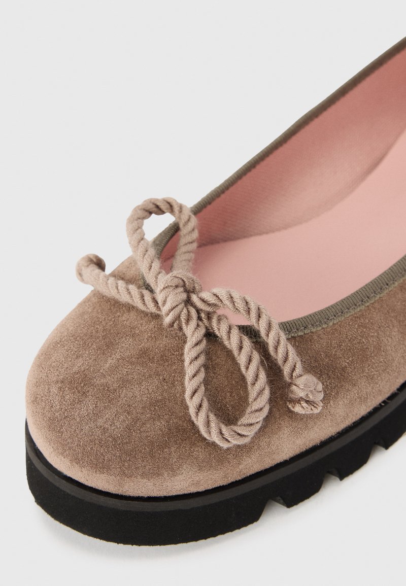 Pretty Ballerinas Klassischer Ballerina taupe
