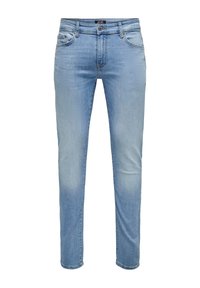 Jeans in denim azzurro chiaro con vestibilità dritta, design standard a cinque tasche e un leggero effetto di sbiadimento sulle gambe. Nessun accento hardware visibile.