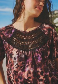 Next SHORT SLEEVE BUBBLEHEM REGULAR FIT - Triko s potiskem - pink animal print