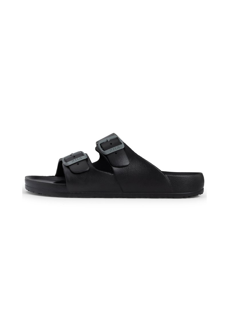 Svart sandal med två justerbara spännen, tillverkad av texturerat syntetiskt material, med platt sula och öppen tådesign.