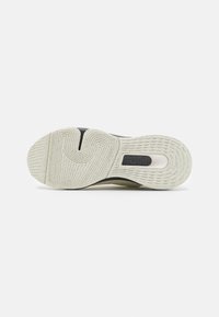 Nike Performance VERSAIR - Pantofi training - coconut milk/iron grey/sail/sanded gold/metallic gold grain