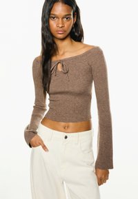 Bershka Strickpullover - dark brown