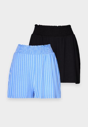 Dos pares de pantalones cortos con cintura elástica: uno azul claro con rayas verticales blancas, y el otro negro liso. Ambos están hechos de una tela suave.