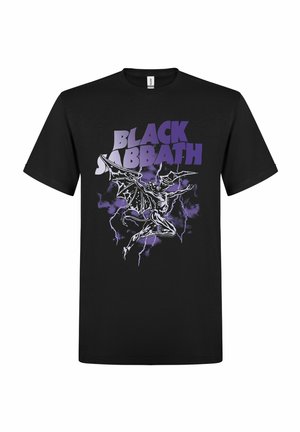 Czarny t-shirt z fioletowym napisem "BLACK SABBATH" oraz grafiką skrzydlatego, rogatego stworzenia otoczonego błyskawicami.