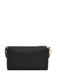 Sort læder clutch med en tekstureret overflade, guldfarvet hardware, lynlås lukning og en aftagelig rem for alsidige bære muligheder.