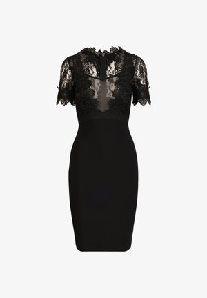 Robe noire longueur genou avec manches courtes en dentelle transparente, encolure en dentelle florale et silhouette ajustée.