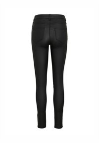 Svarta faux läderleggings med en figurnära design. Har en hög midja och två bakfickor, slät yta utan synliga sömmar.