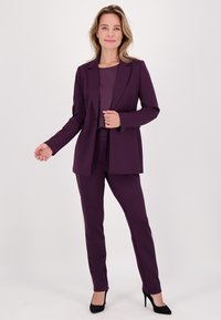 JE M'APPELLE Broek - paars