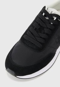Calvin Klein Jeans RETRO RUNNER  - Sportbačiai - black/bright white