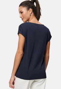 Navy blue short-sleeve t-shirt made from soft fabric, featuring a relaxed fit and a simple rounded neckline.