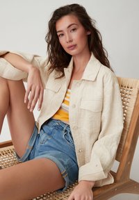 comma casual identity D’UNE BRODERIE LOGO - Kurtka wiosenna