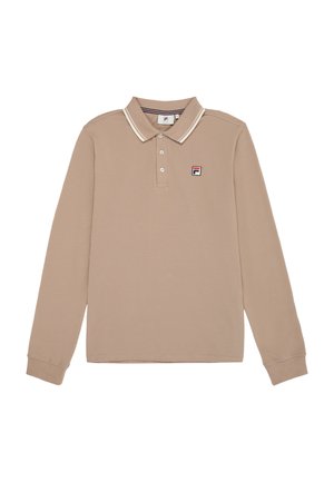 Beige polo shirt met lange mouwen, drie knopen, witte gestreepte kraag en een klein rood, wit en marineblauw logo op de borst.