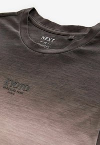 Next DIP DYE GRAPHIC - Marškinėliai su spaudiniu - neutral