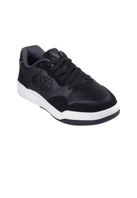 Czarne trampki z cholewką wykonaną ze skóry i zamszu, okrągłym noskiem, wiązanym zapięciem oraz białą gumową podeszwą z teksturowanym wykończeniem.