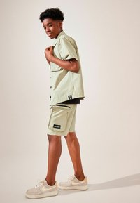 Next SHORT SLEEVES UTILITY AND SET - REGULAR FIT - Cargobukser - neutral