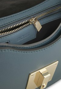 BOSS ARIELL niebieski