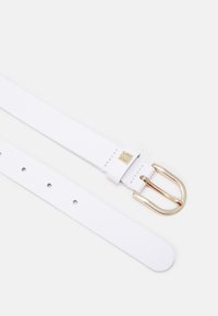 BOSS SCARLET  - Curea office - open white