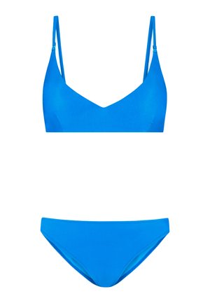 Mėlynas bikini rinkinys, kuriame yra v-kaklo viršus su reguliuojamomis petnešėlėmis ir klasikinio kirpimo apatinė dalis. Lygus audinys, minimalistinis dizainas be raštų.