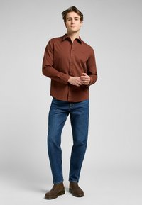 Lee Camisa - luxe brown