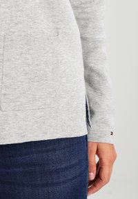 Tommy Hilfiger Stickad tröja - silver-coloured