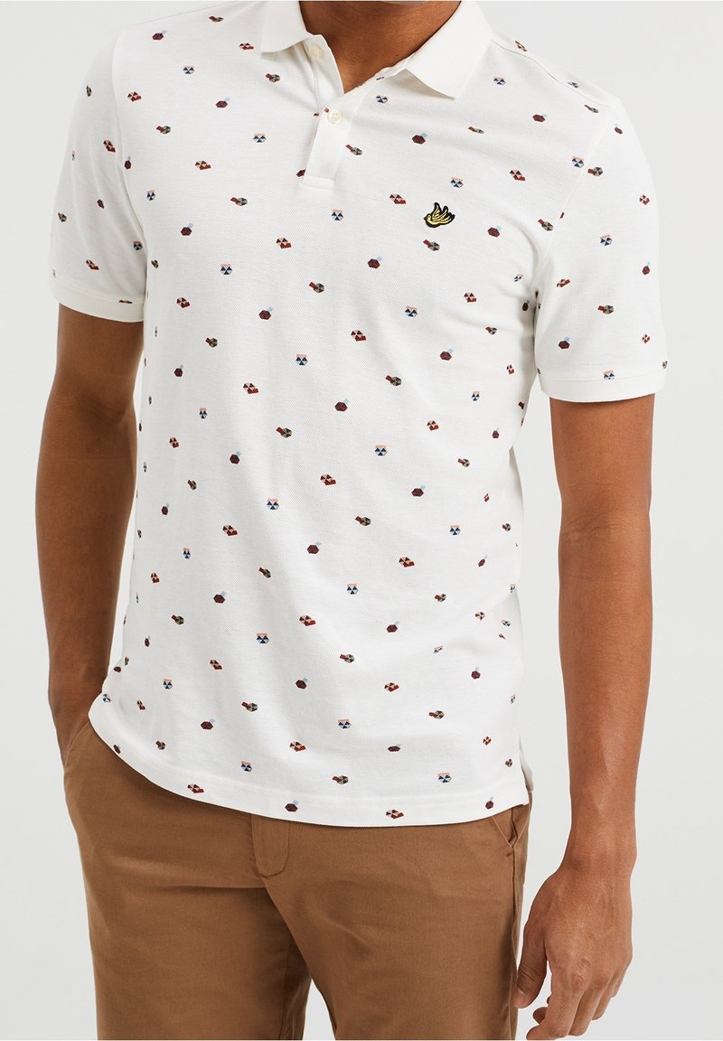 Bílá polokošile s malými multicolor vzory, s knoflíkovou légou a krátkými rukávy. Ozdobena žlutým vyšívaným logem.