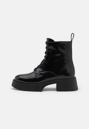 Enkellaarsjes met plateauzool - black