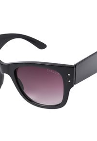 Čierne slnečné okuliare s lesklým povrchom, štvorcovým rámom a fialovými šošovkami s prechodovým efektom. Na ráme sú malé strieborné cvoky. Logo je viditeľné.