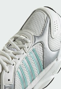 adidas Sportswear CRAZYCHAOS - Baskets basses - core white silver metallic semi flash aqua