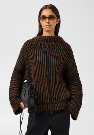 Soaked in Luxury, SLYLVA MONOGRAM PULLOVER - Pullover - chocolate brown and black mono