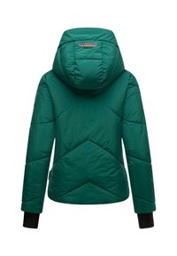 Giacca verde imbottita con cappuccio, design a zig-zag, polsini neri e etichetta con logo sul retro. Materiale leggero per garantire calore.