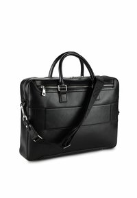 Zwarte leren aktetas met dubbele handvaten, verstelbare schouderriem, voorvak met rits en een gladde textuur. Eenvoudig, rechthoekig ontwerp.