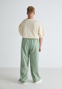 Thumbnail Image 8