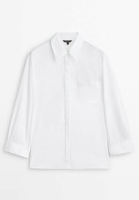Camicia bianca a maniche lunghe con colletto a punta, taschino sul petto e chiusura frontale con bottoni. Tessuto liscio e leggero; design minimalista.
