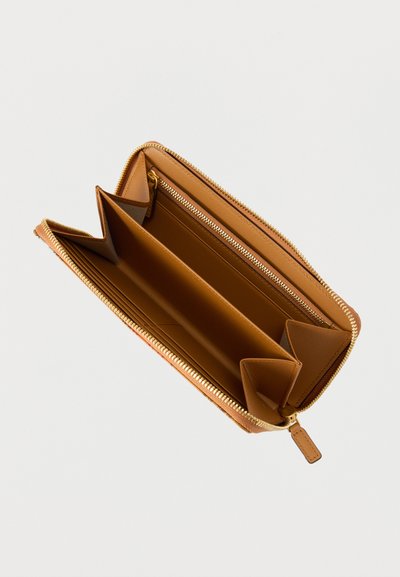 Ταμπά πορτοφόλι με φερμουάρ που ανοίγει για να δείξει πολλαπλές θήκες, θέσεις για κάρτες και μια κεντρική θήκη για κέρματα με φερμουάρ.