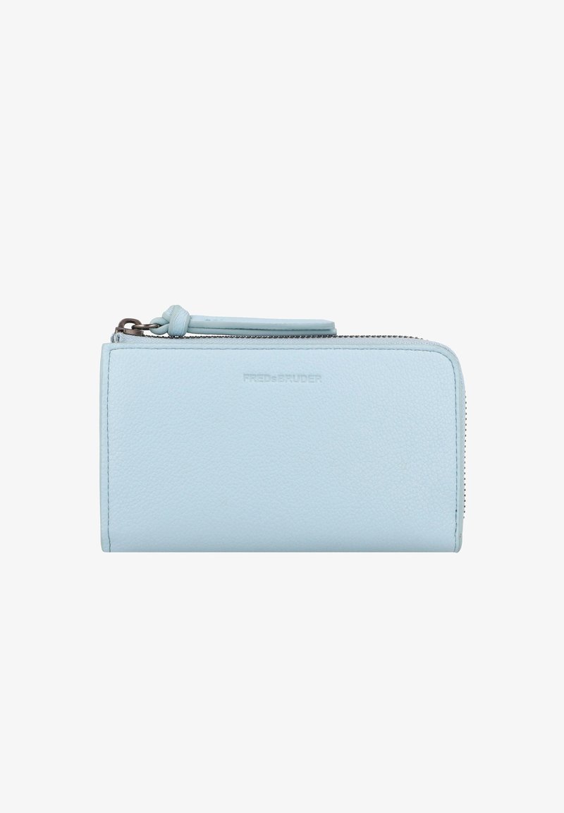 Portafoglio di pelle azzurro chiaro, chiusura con zip, superficie testurizzata, logo impresso, cuciture ordinate, forma rettangolare sottile con cinturino per il polso.