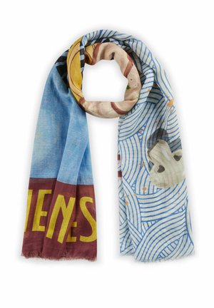 Mehrfarbiger Schal mit einem blauen und gelben Design, grafischen Mustern und fransigen Kanten für zusätzliche Textur.