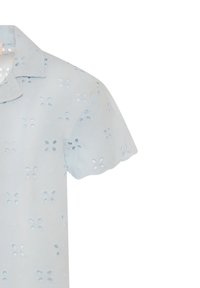 Camicetta azzurra a maniche corte con un motivo floreale a occhiello, colletto arrotondato e tessuto di cotone morbido e traspirante.