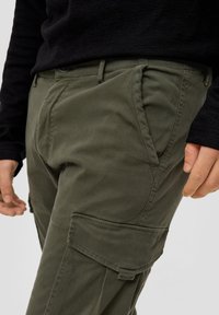 QS SLIM FIT STYLE - Cargohose - olivgrün