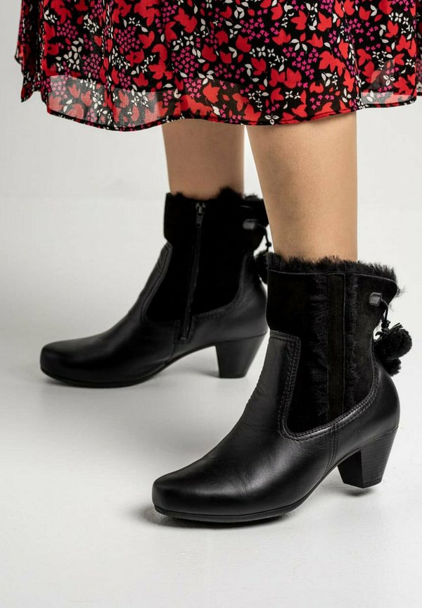 Stiefelette - schwarz