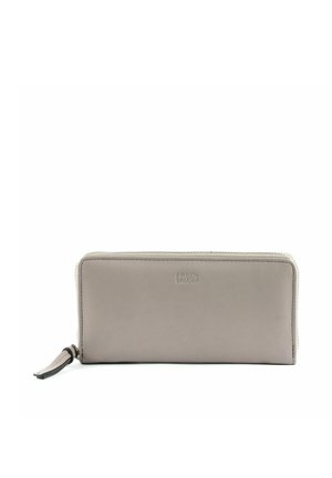 Graue Lederbrieftasche mit glatter Textur, Reißverschluss und einem auf der Vorderseite eingeprägten Logo. Verfügt über eine Zuglasche am Reißverschluss.
