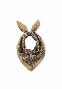 Écharpe en imprimé léopard marron et beige, fabriquée en tissu doux. Elle présente une forme triangulaire avec des extrémités nouées et une texture lisse.