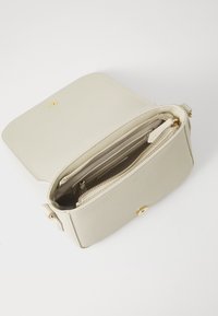 Valentino Bags BRIXTON - Soma ar siksnu pāri ķermenim - ecru